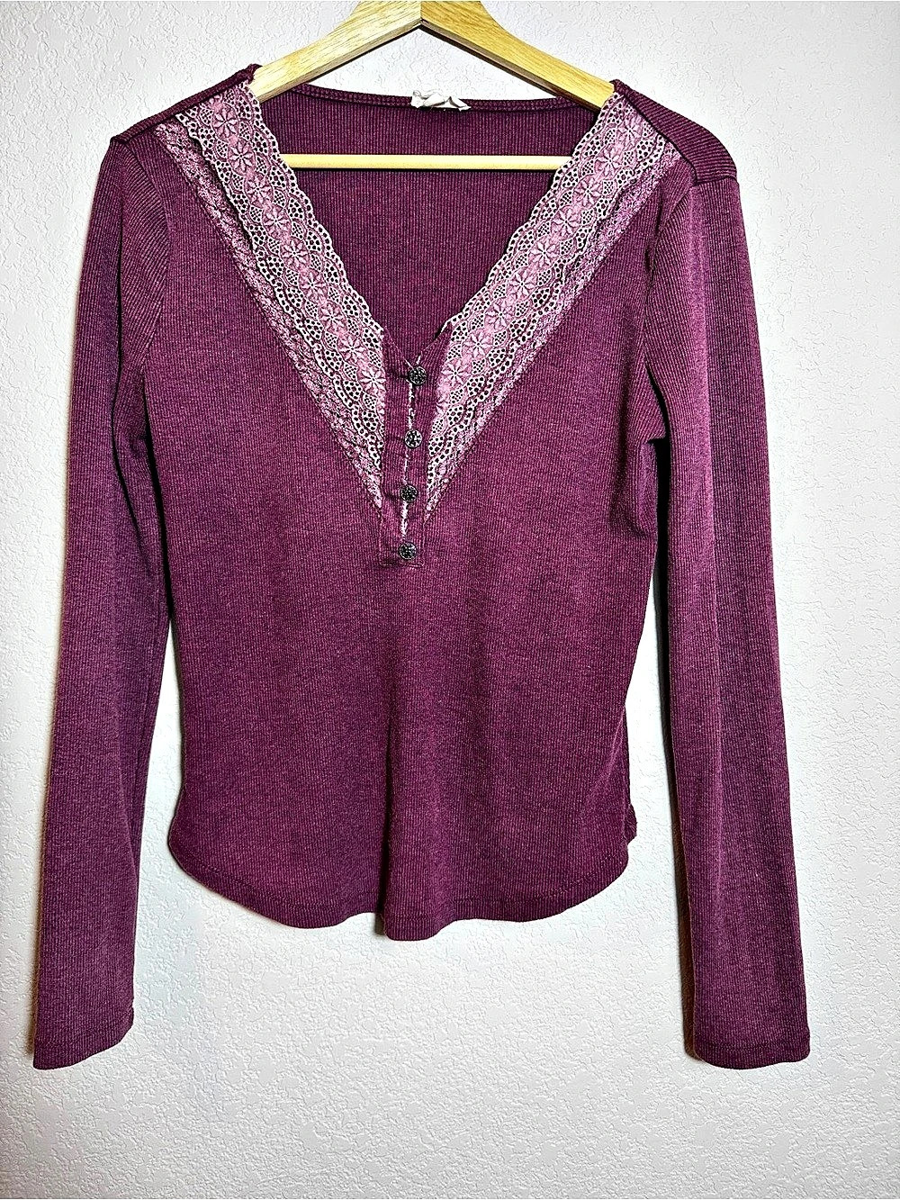 Hem & thread Henley Lace Long Sleeve Top Purple Size Small Bella Swan boho